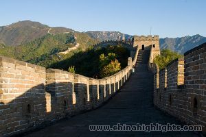 Many mature people prefer to take the cable way when visiting the less-crowed Mutianyu Great Wall.